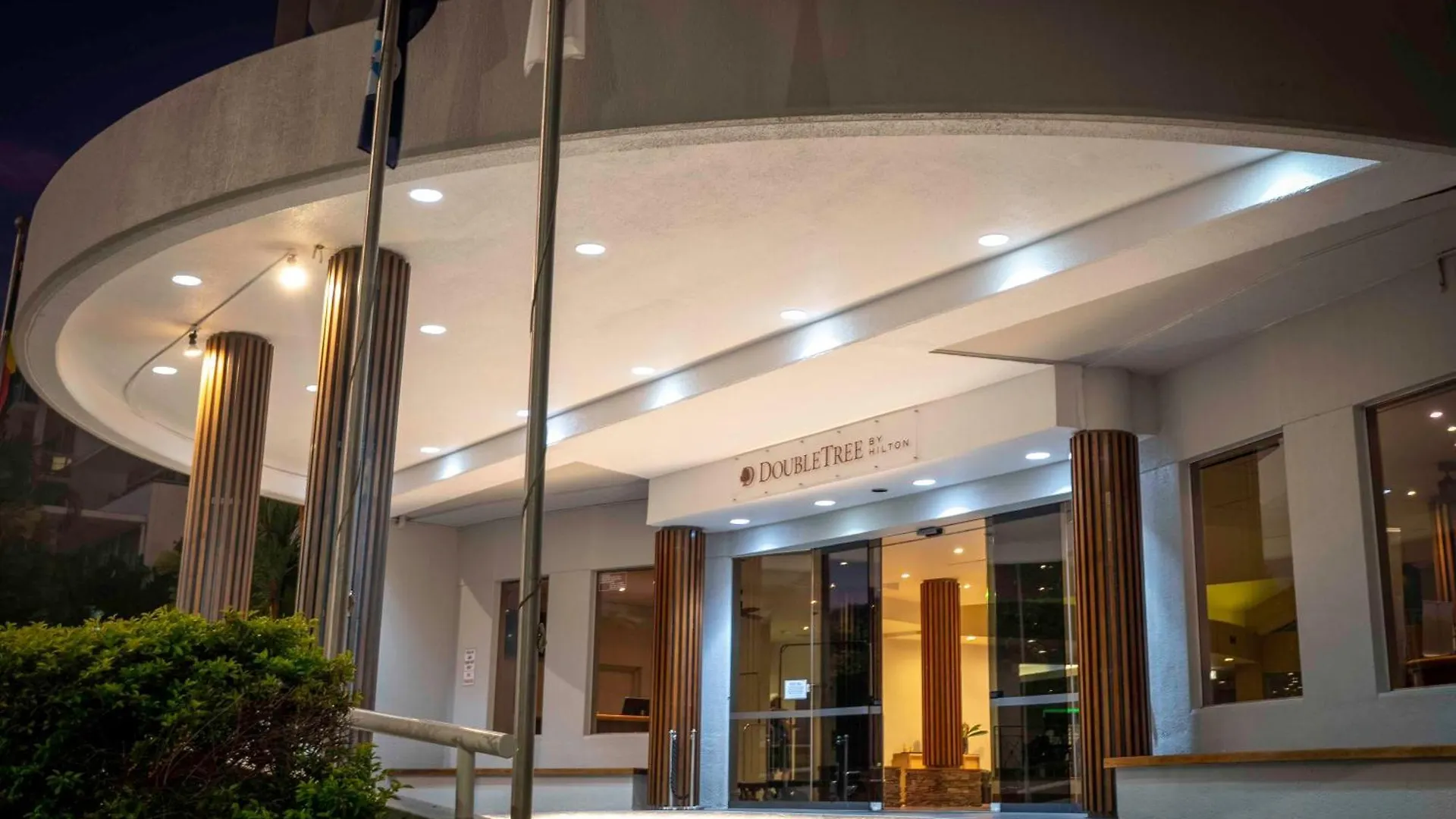 Doubletree By Hilton Cairns Hotel