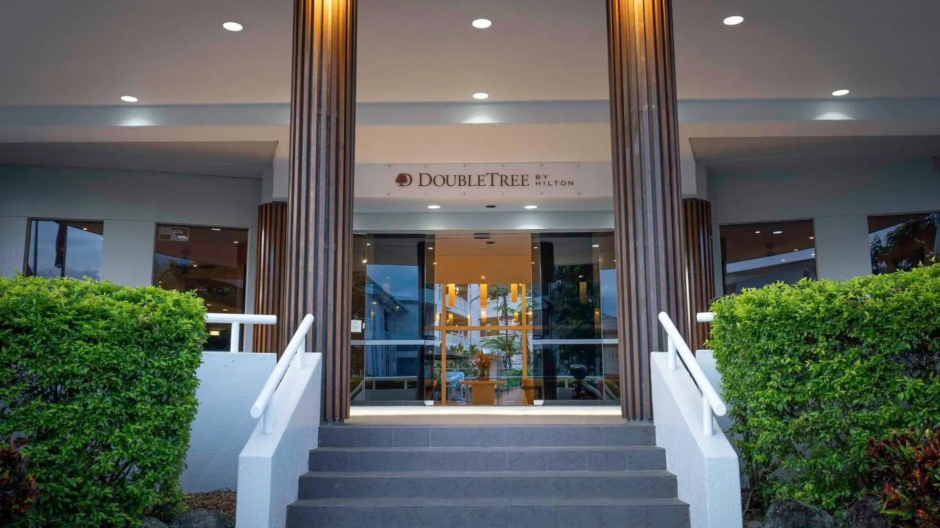 ****  Doubletree By Hilton Cairns Hotel Australia